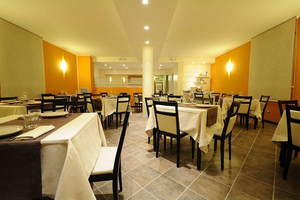 Albergo Leon Bianco Gonars Экстерьер фото